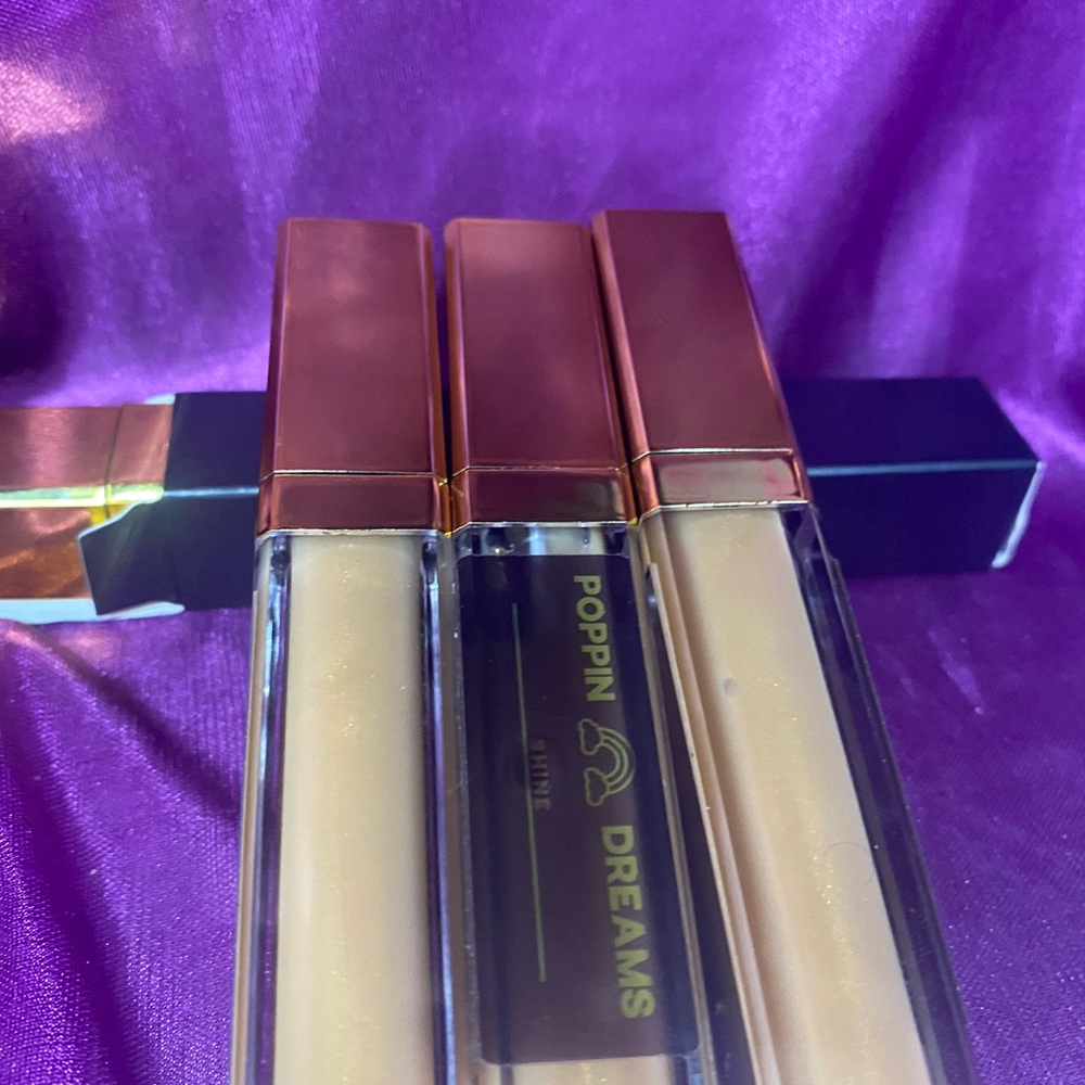 L.E.D. STAR. LIP GLOSS - Picture 4 of 5